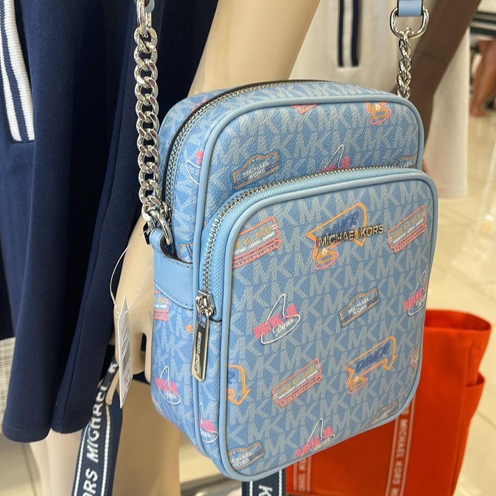 MICHAEL KORS
J Set Md Printed Signature Logo Crossbody NS CHAIN XBODY Flight
NWT - Picture 14 of 16